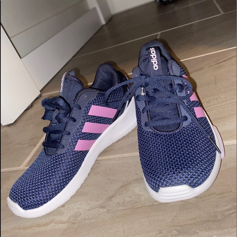 Youth Adidas - Picture 1 of 2